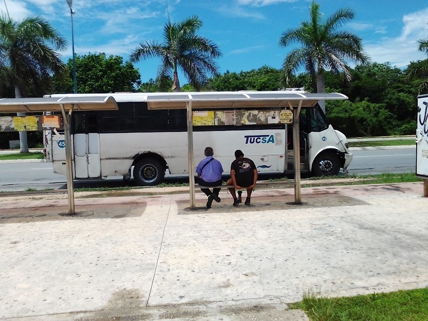 Denuncian a choferes de Tucsa en Playa del Carmen por no respetar a abuelitos y discapacitados