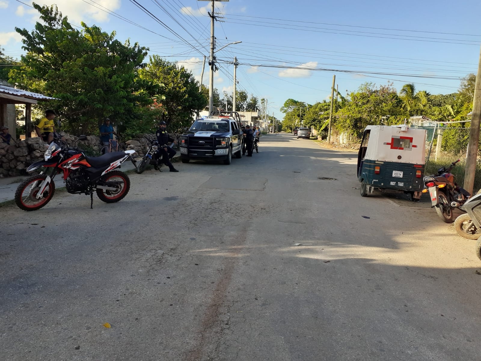 Reportan hombre armado abordo de una camioneta en José María Morelos