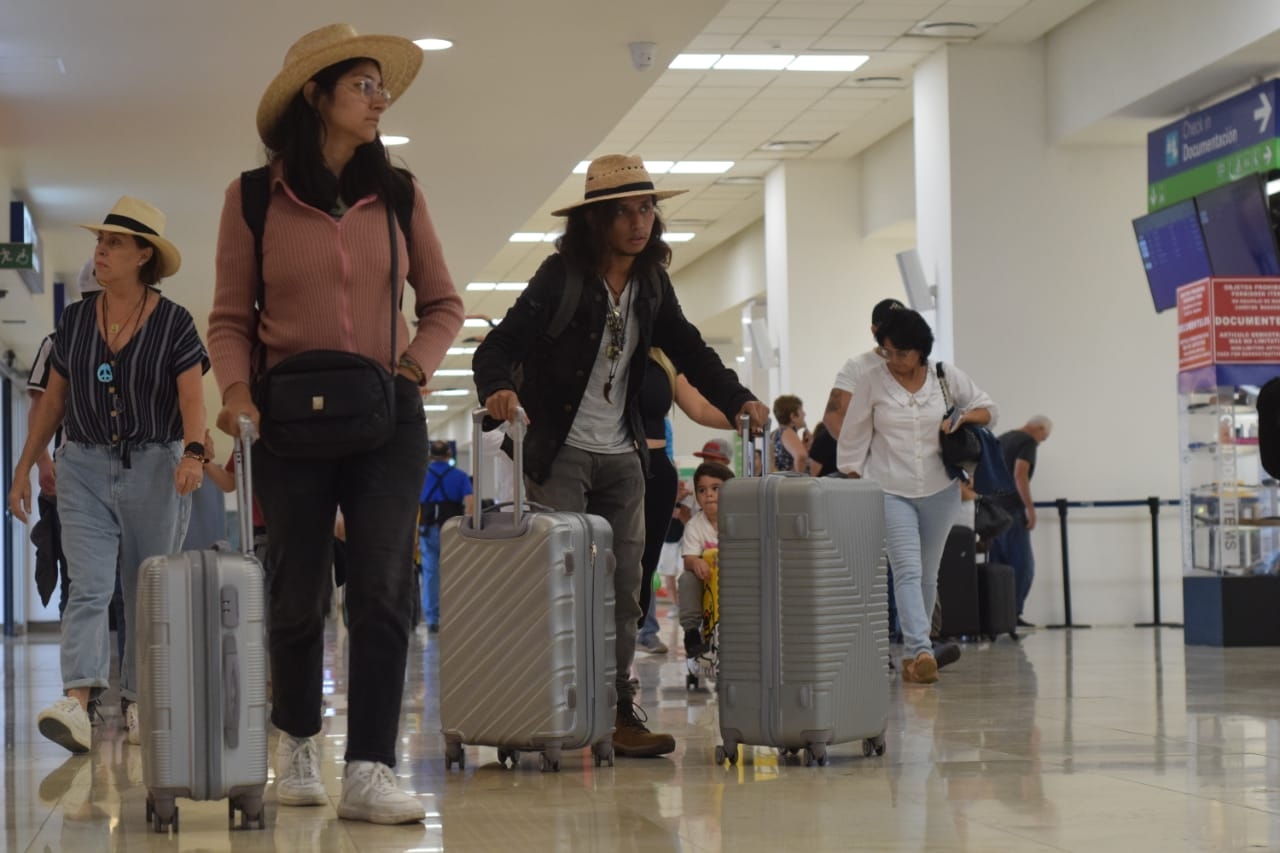Aeroméxico y VivaAerobus retrasan vuelos a Mérida por más de dos horas