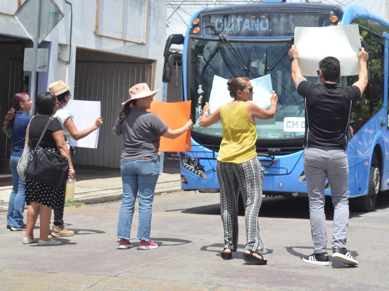 Más de 100 maestros de la UTM de Mérida protestan para exigir mejores condiciones laborales