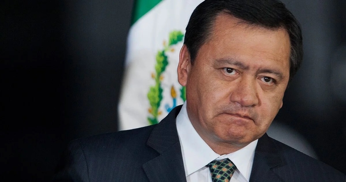 Osorio Chong renuncia al PRI
