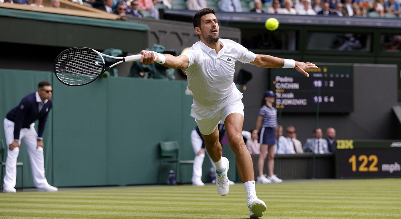 Novak Djokovic comienza su participación en Wimbledon con victoria ante Pedro Cachin