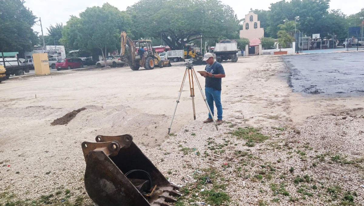 Acusan a Renán Barrera, alcalde de Mérida, de hacer una plancha de concreto en Dzityá