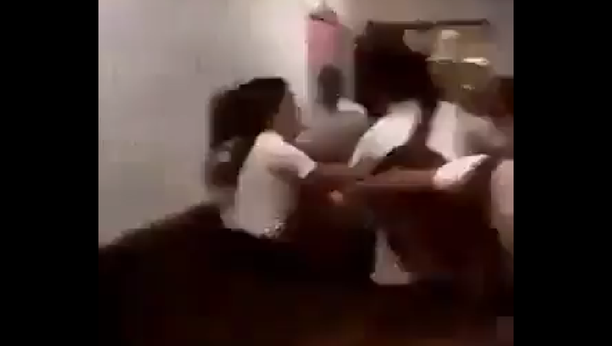 Joven golpea a puño cerrado a su novia en una escuela de León Guanajuato: VIDEO