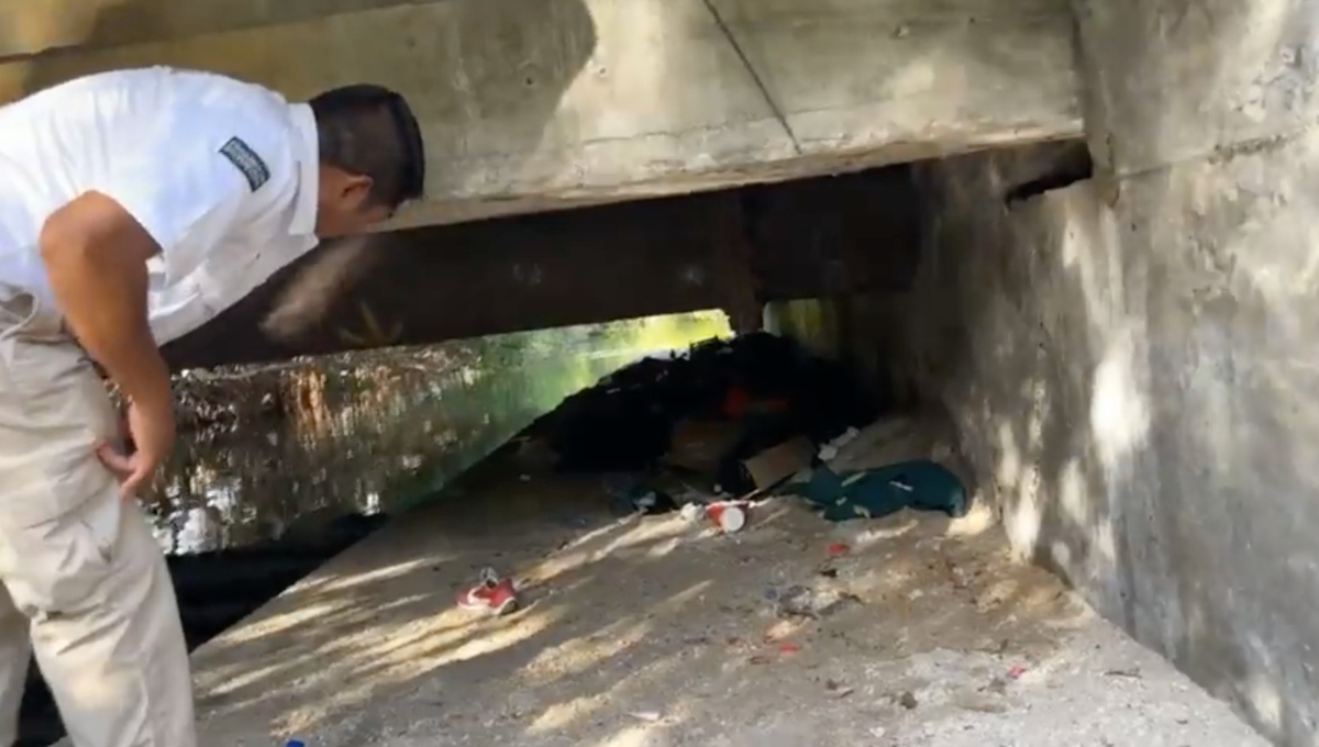 Hallan sin vida a indigente debajo de un puente en Ciudad del Carmen