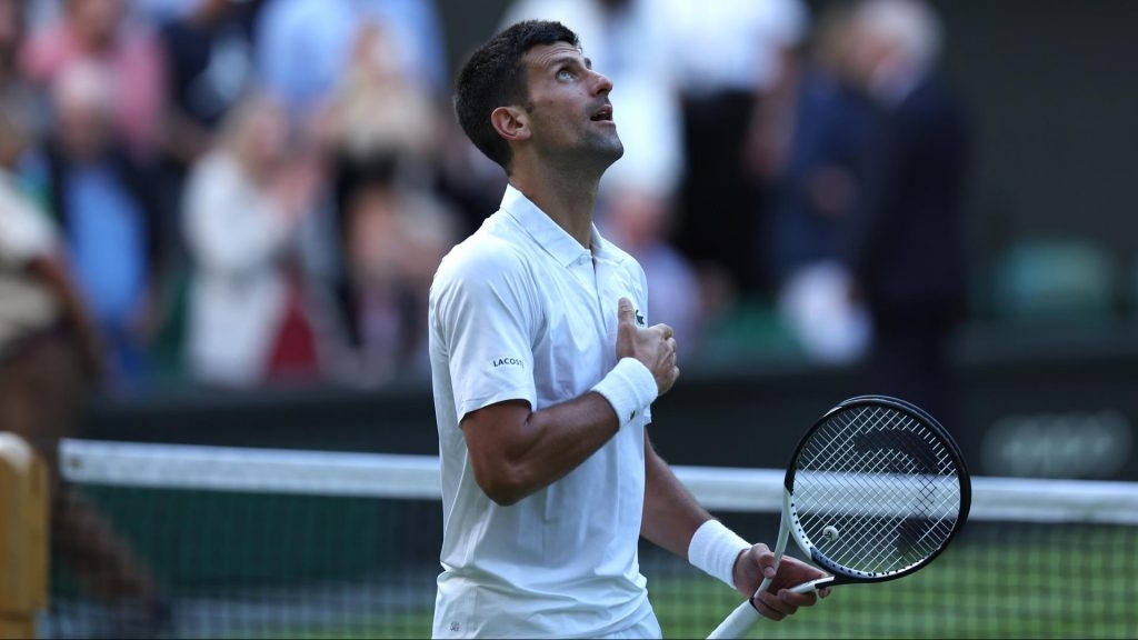 Novak Djokovic avanza a la tercera ronda y aumenta su impresionante récord en Wimbledon