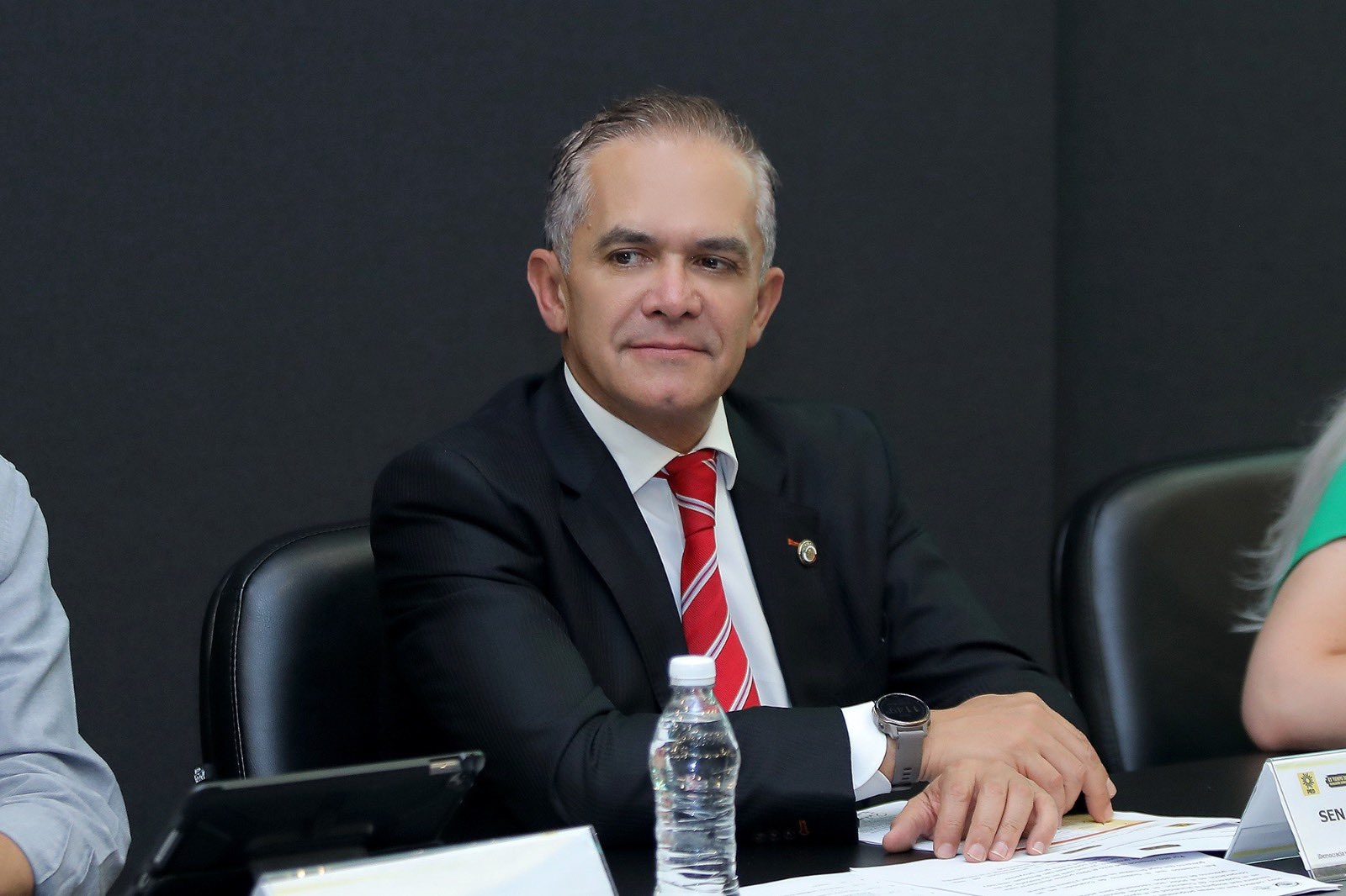 Miguel Ángel Mancera se registra en busca de la candidatura presidencial 2024