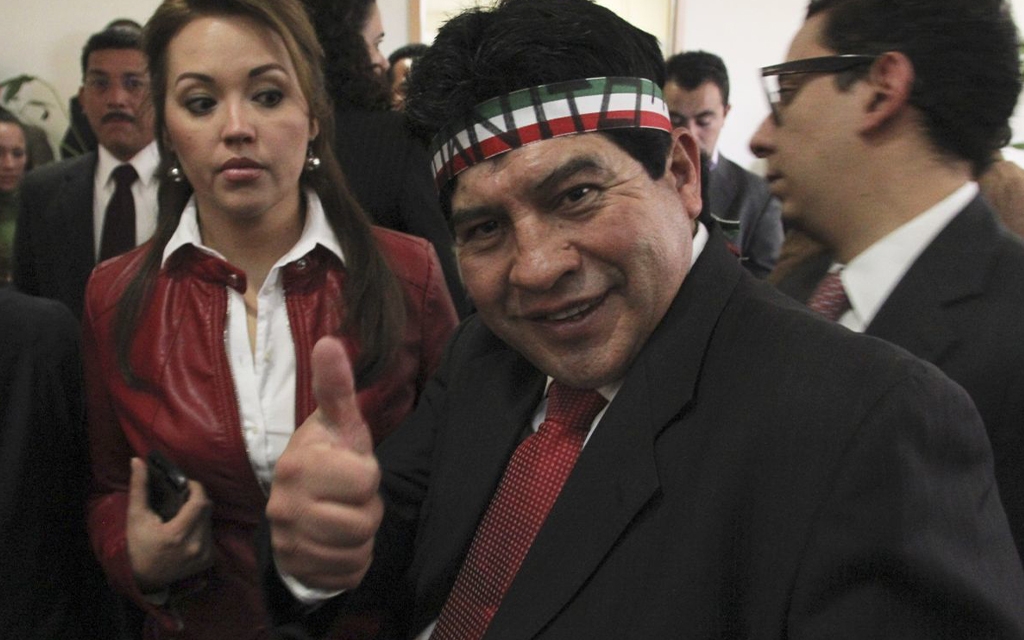 'Juanito' presenta su registro para la candidatura presidencial por el Frente Amplio por México