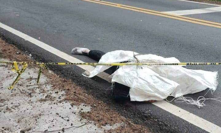 Motociclista muere al impactar contra camión en la México-Cuernavaca: VIDEO