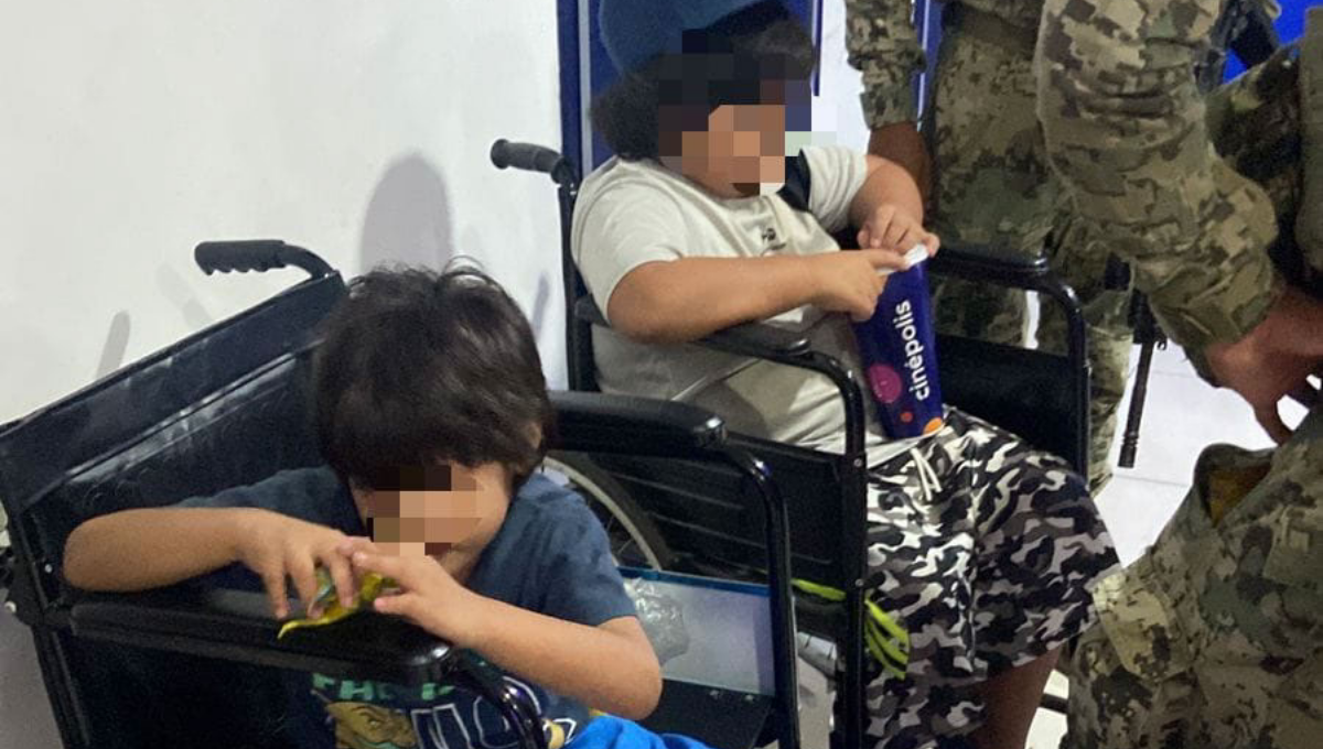 Madre que abandonó a sus hijos en un cine de Cancún huye del estado