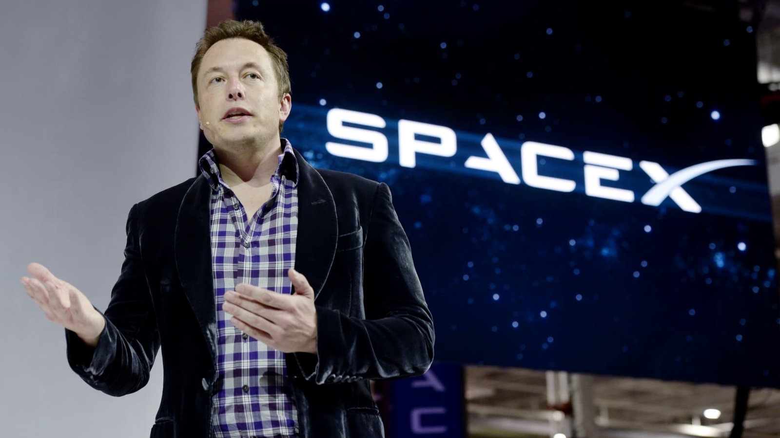 Elon Musk culpable de perforar el borde del espacio