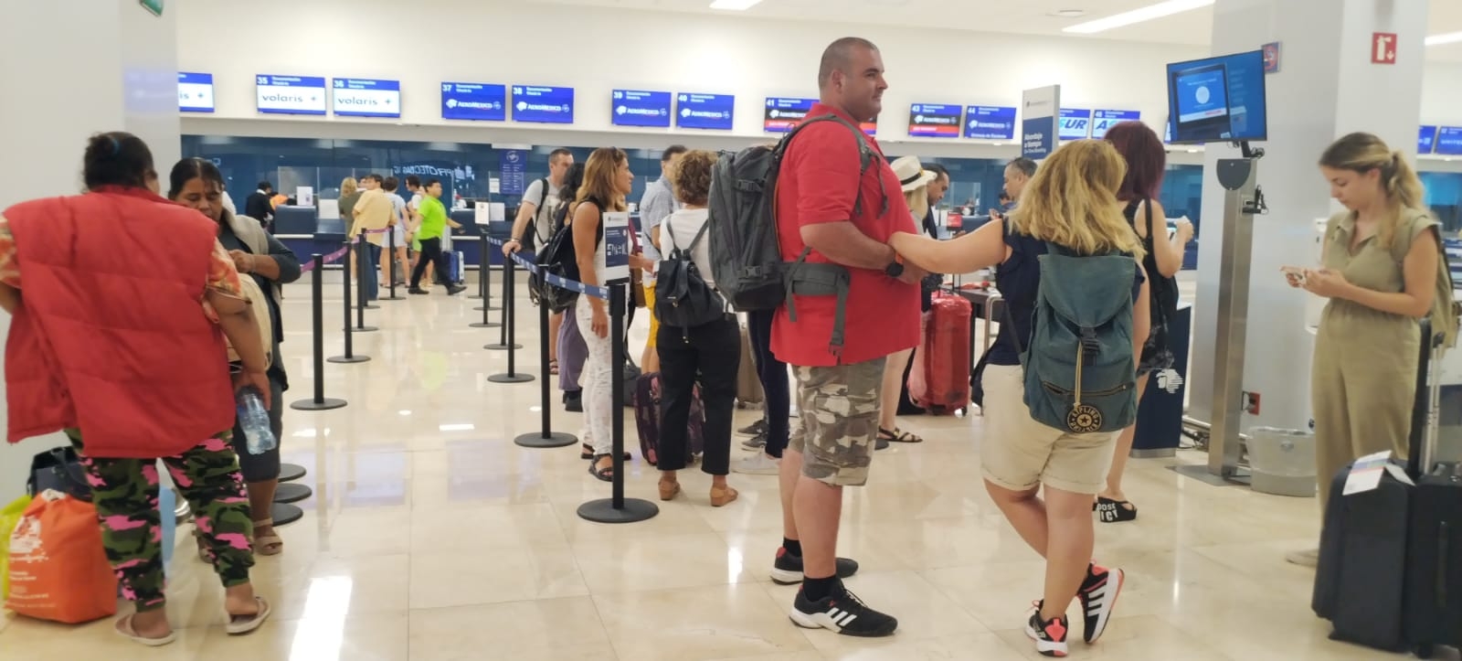 Pasajeros acusan a Volaris por sobrevender el vuelo Mérida-Guadalajara