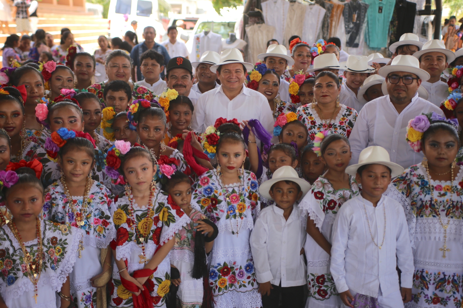 Joaquín Díaz Mena destaca a los pueblos indígenas como orgullo de Yucatán