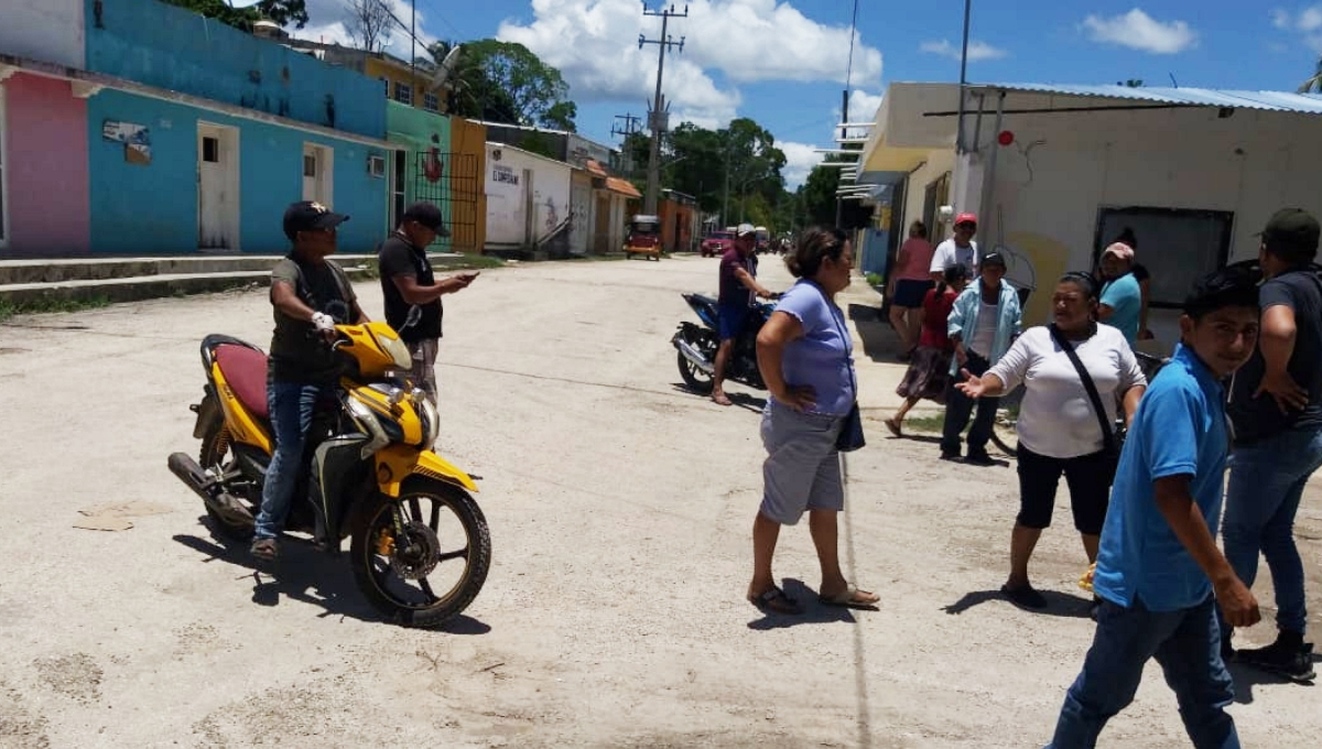 Pobladores de Felipe Carrillo Puerto denuncian a exfuncionaria de usurpar funciones