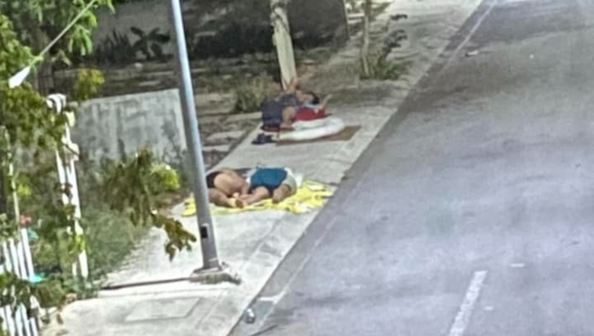 Vecinos de Playa del Carmen duermen en la calle por constantes apagones