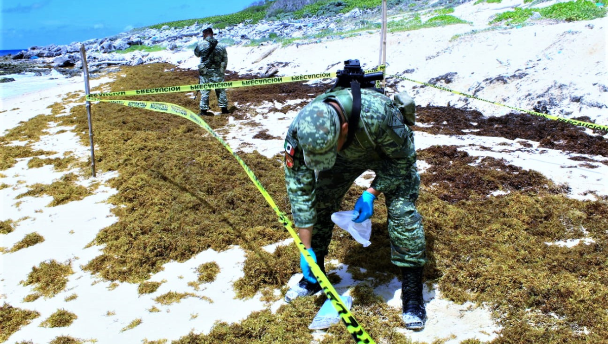 Recalan 18 ladrillos de cocaína en las playas de Tulum