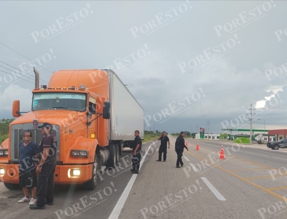 Detienen a trailero ebrio por conducir en zigzag en la vía Buctzotz-Tizimín: VIDEO