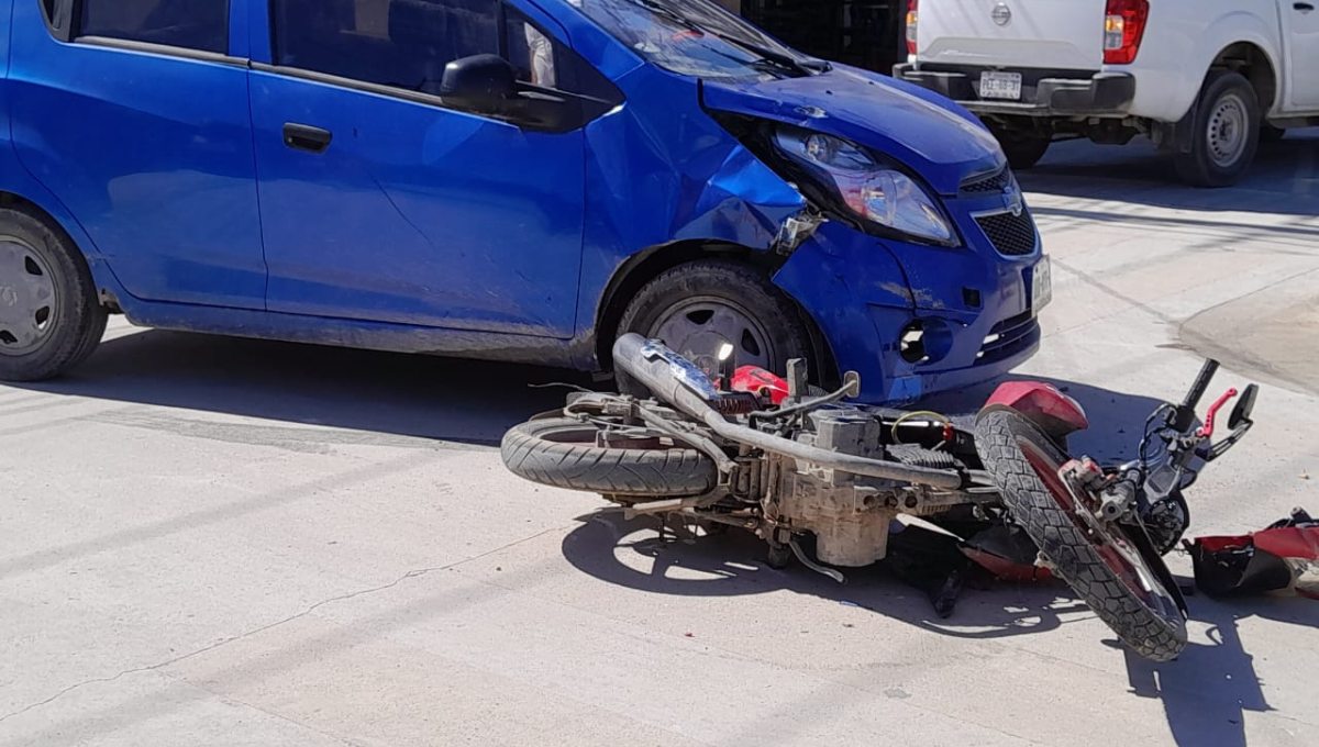 Motociclista resulta lesionado al chocar contra automóvil en Escárcega