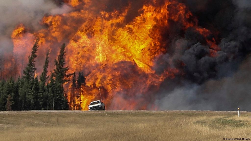 Incendios en Canadá desplazan a más de 20 mil habitantes de Yellowknife