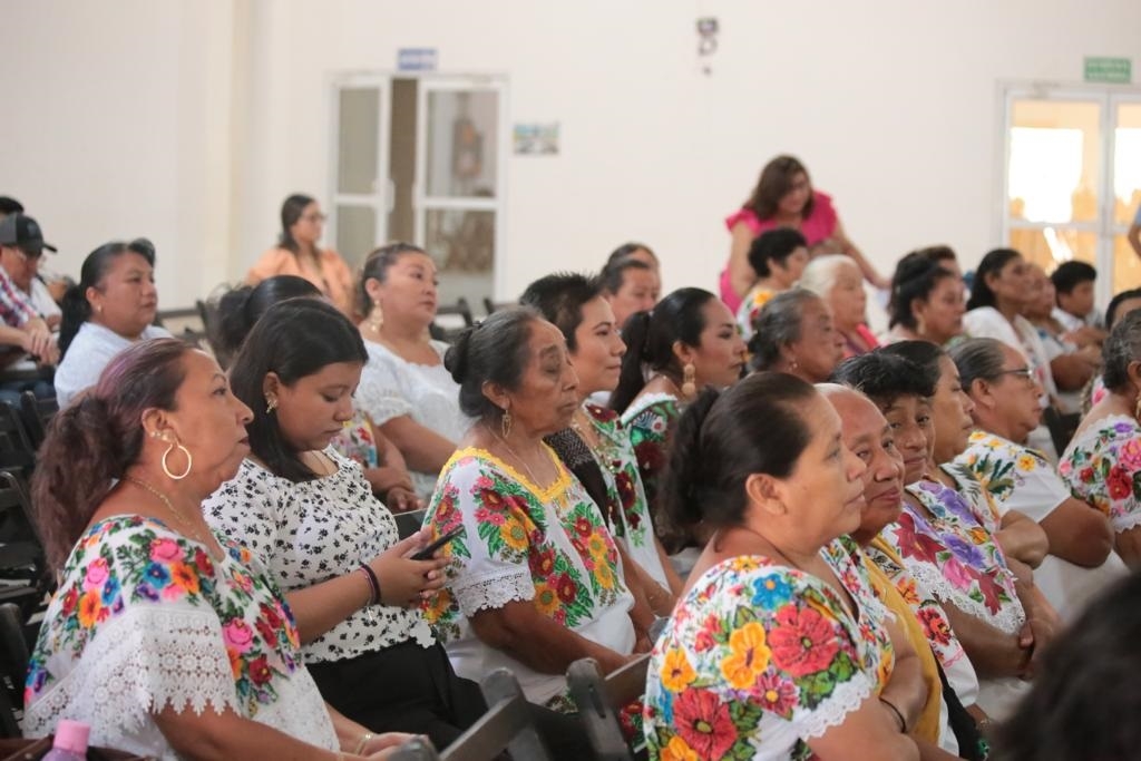 Parteras del Sur de Yucatán participan en un taller sobre sus saberes y prácticas tradicionales