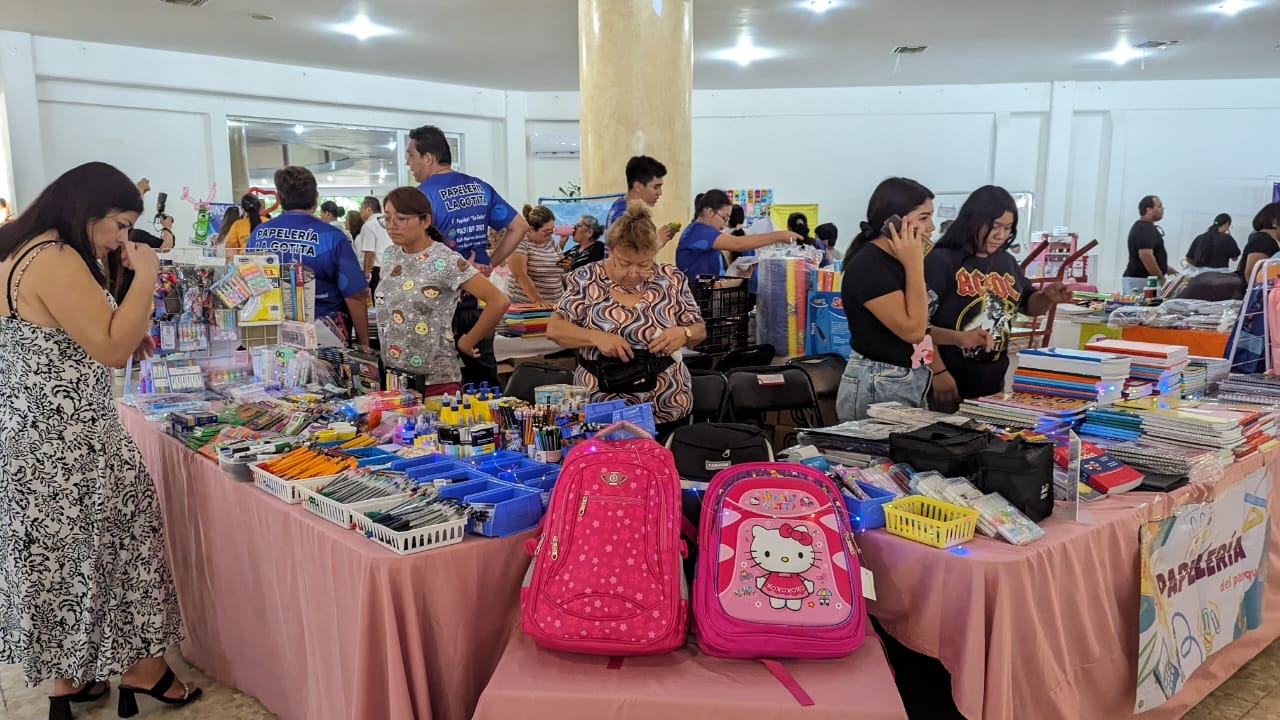 Microempresarios de Chetumal participan en la Feria de Útiles Escolares