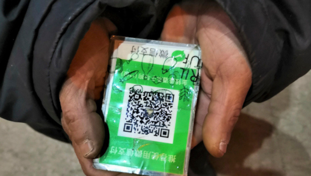 ¡Qué modernos! Indigentes en China piden limosna usando un código QR