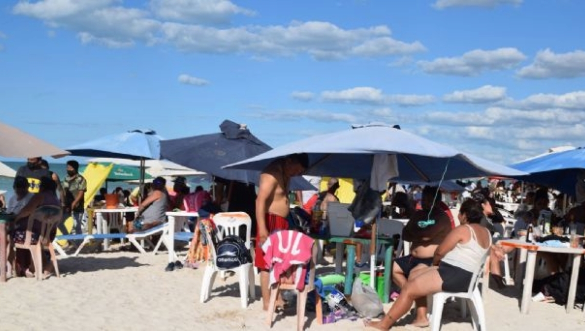 Playas de Progreso registran más de 5 mil personas previo al último fin de semana de vacaciones