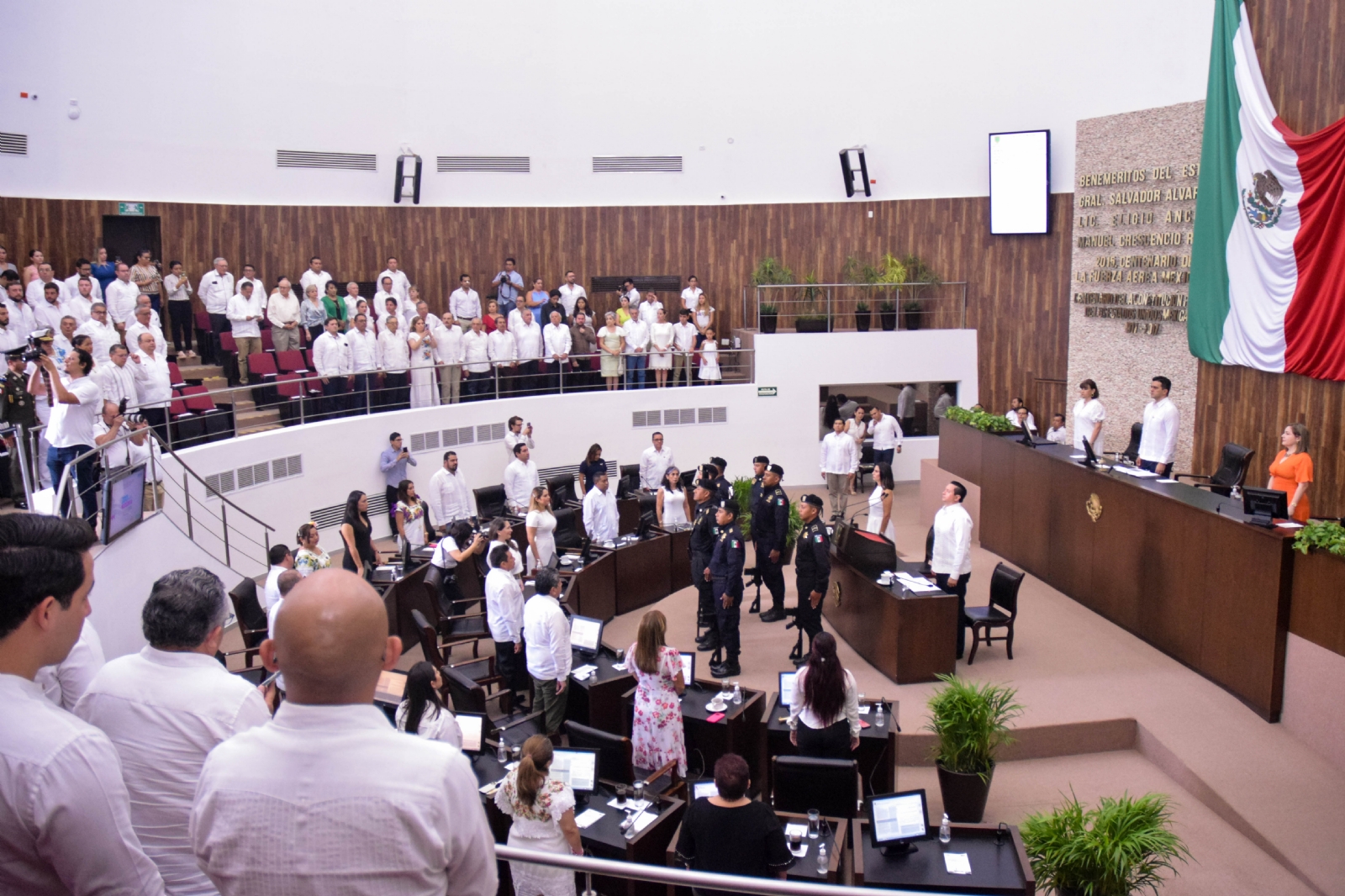Diputados de la LXIII Legislatura conmemoran los 200 años del Congreso de Yucatán