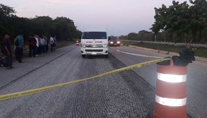 Combi termina fuera de la vía Mérida-Campeche; hay 10 heridos
