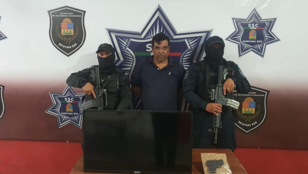 Detienen a hombre con un arma de fuego y una televisión en la Región 21 de Cancún
