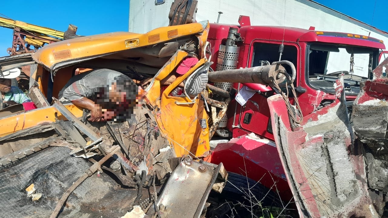 Choque de camiones en la carretera Escárcega-Champotón deja una persona muerta