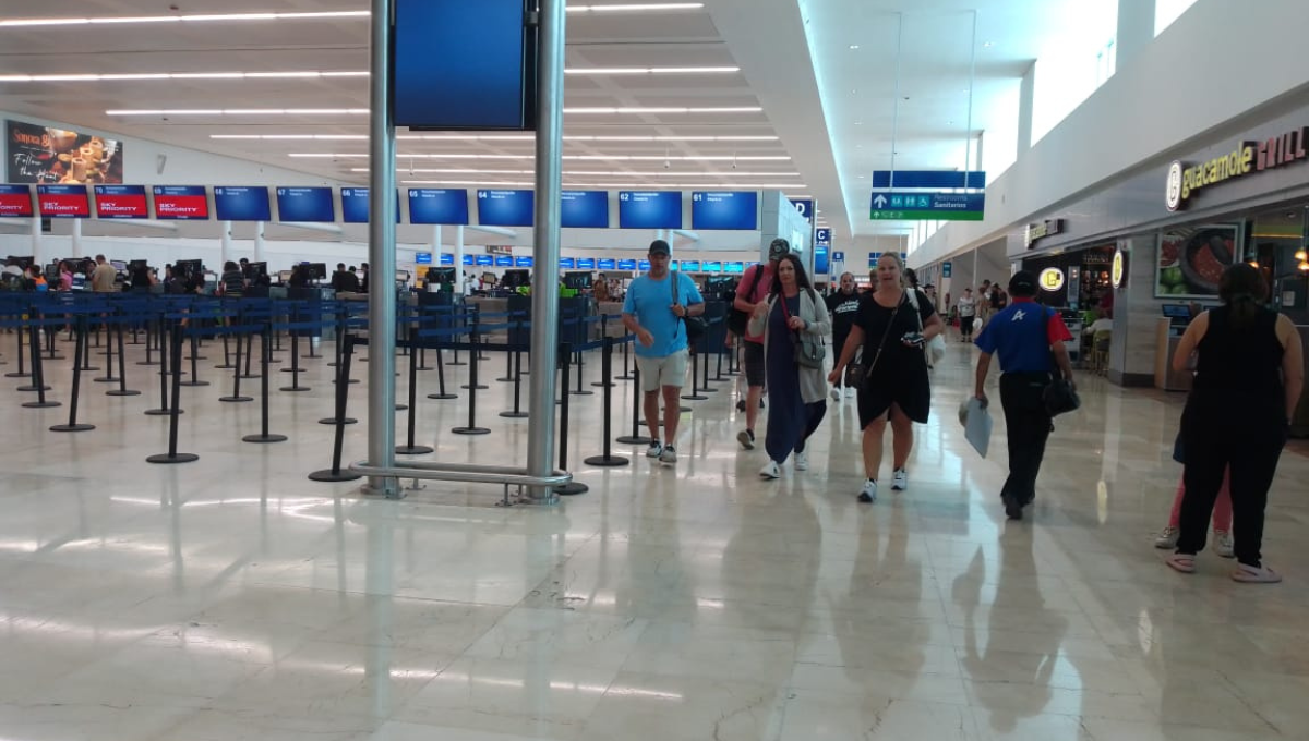 Aeropuerto de Cancún registra baja afluencia de turistas y retrasos de vuelos: EN VIVO