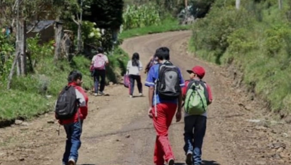 Riesgoso regreso a clases en Candelaria; padres temen accidentes en camino en mal estado