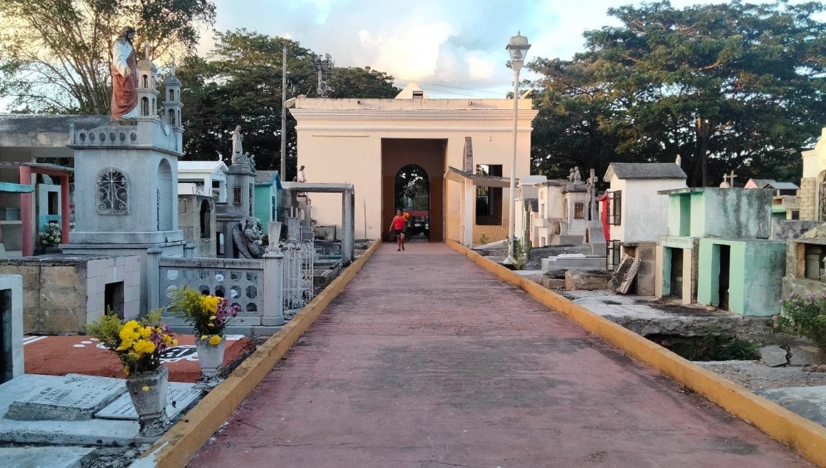 ¡Ni los muertos se salvan! Roban pertenencias de las tumbas en el cementerio de Acanceh