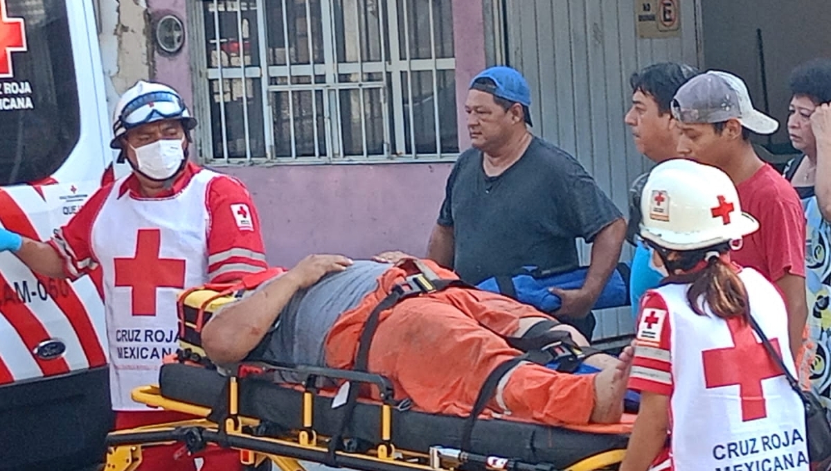 Hombre cae de una altura de dos metros mientras trabajaba en Ciudad del Carmen