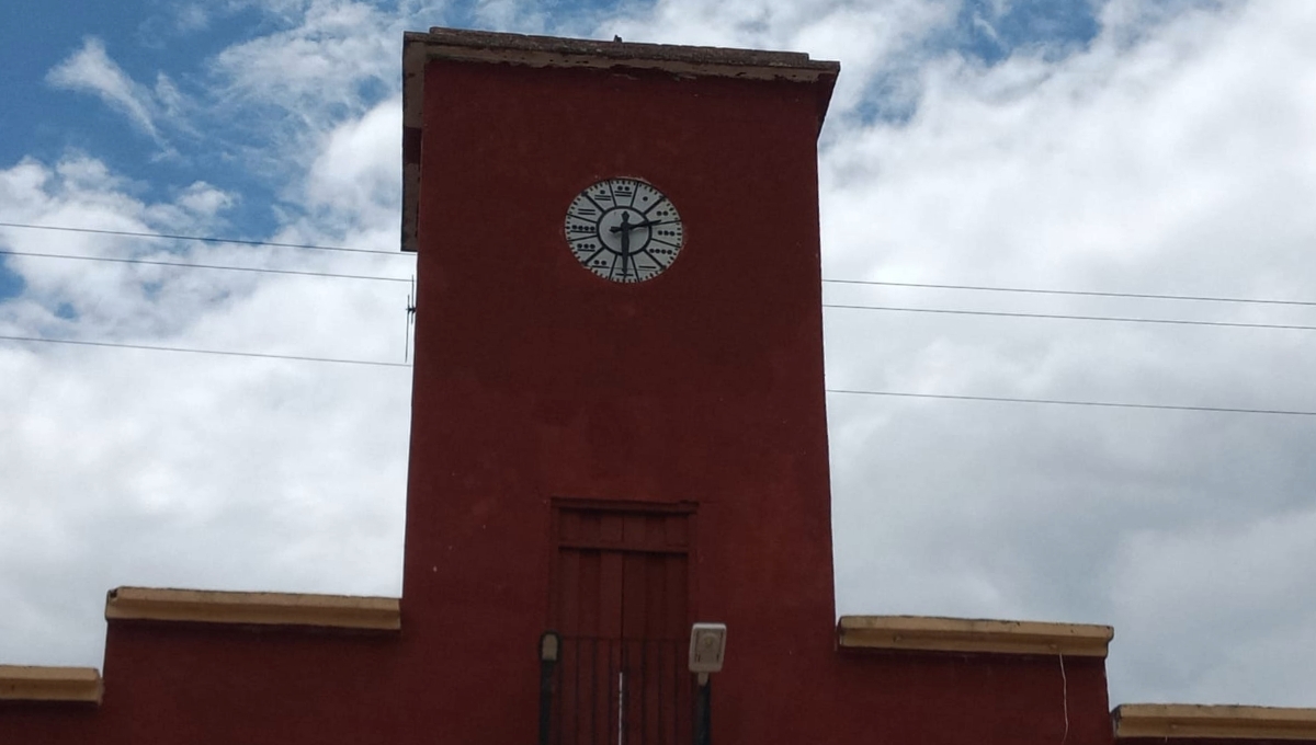 Palacio Municipal de Bolonchén, Campeche, estrena reloj; marca la hora en números mayas
