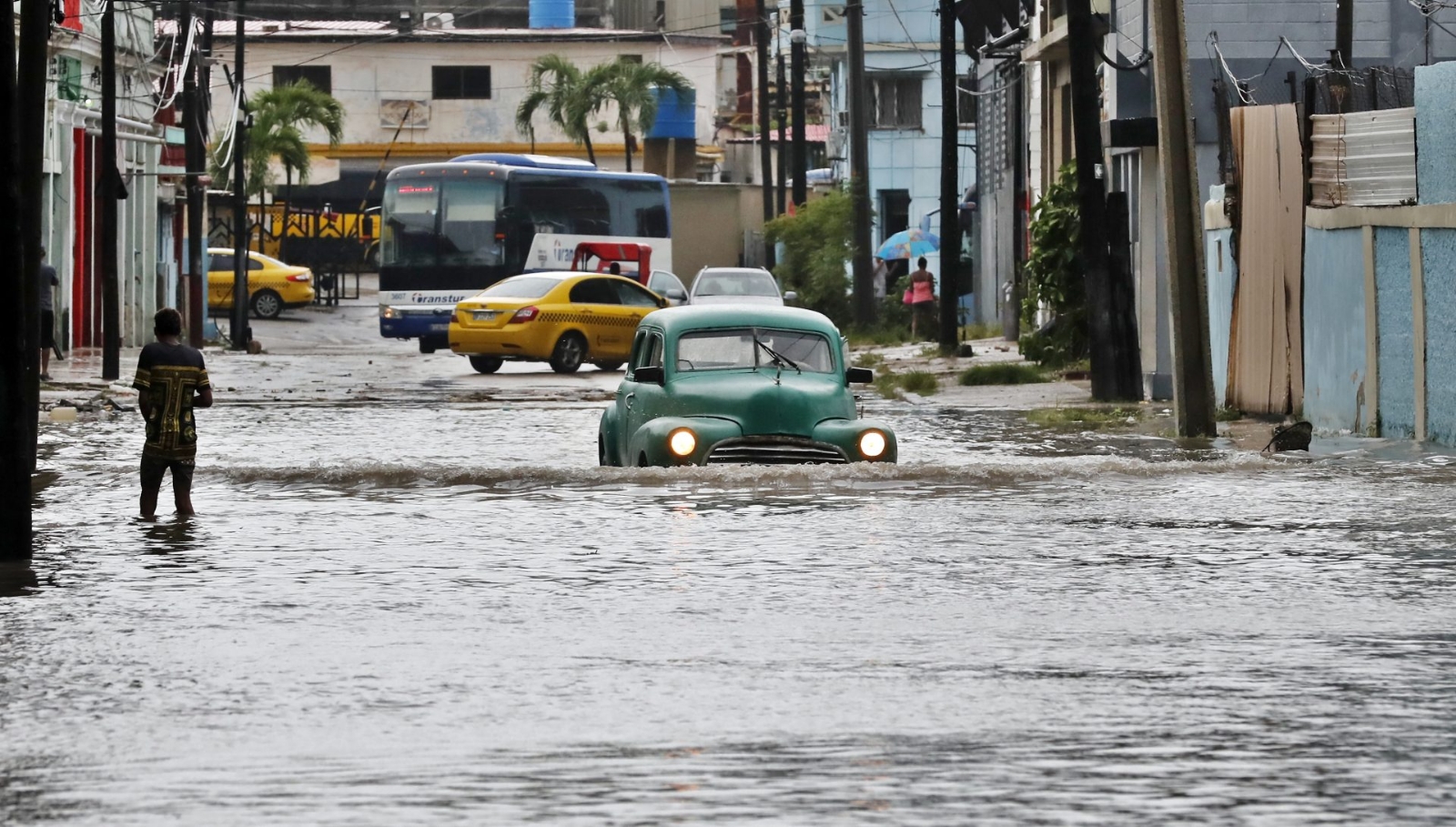 Varias ciudades de Cuba permanecen bajo el agua