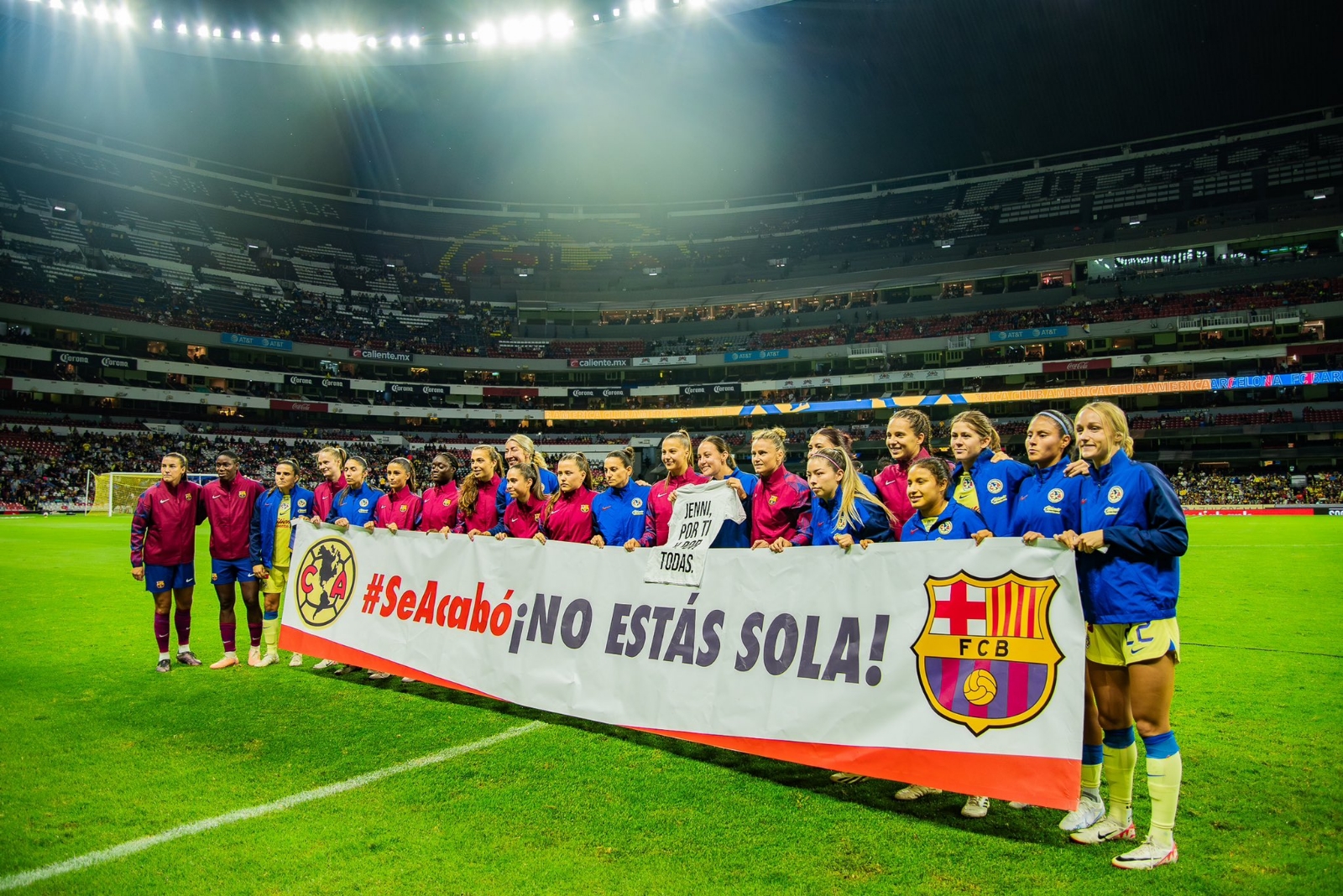 Las jugadoras del Barcelona y el América se unieron para mostrar su apoyo a Jennifer Hermoso