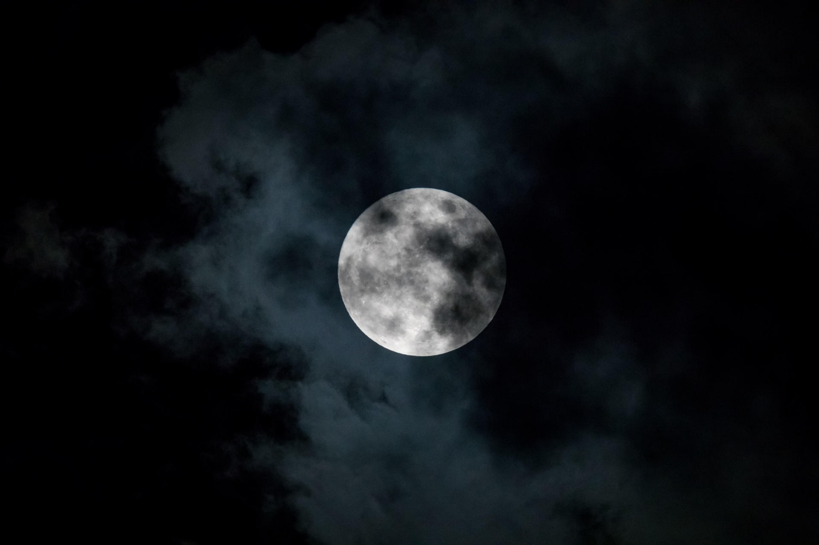 Superluna azul iluminó el cielo durante la noche del 30 de agosto.