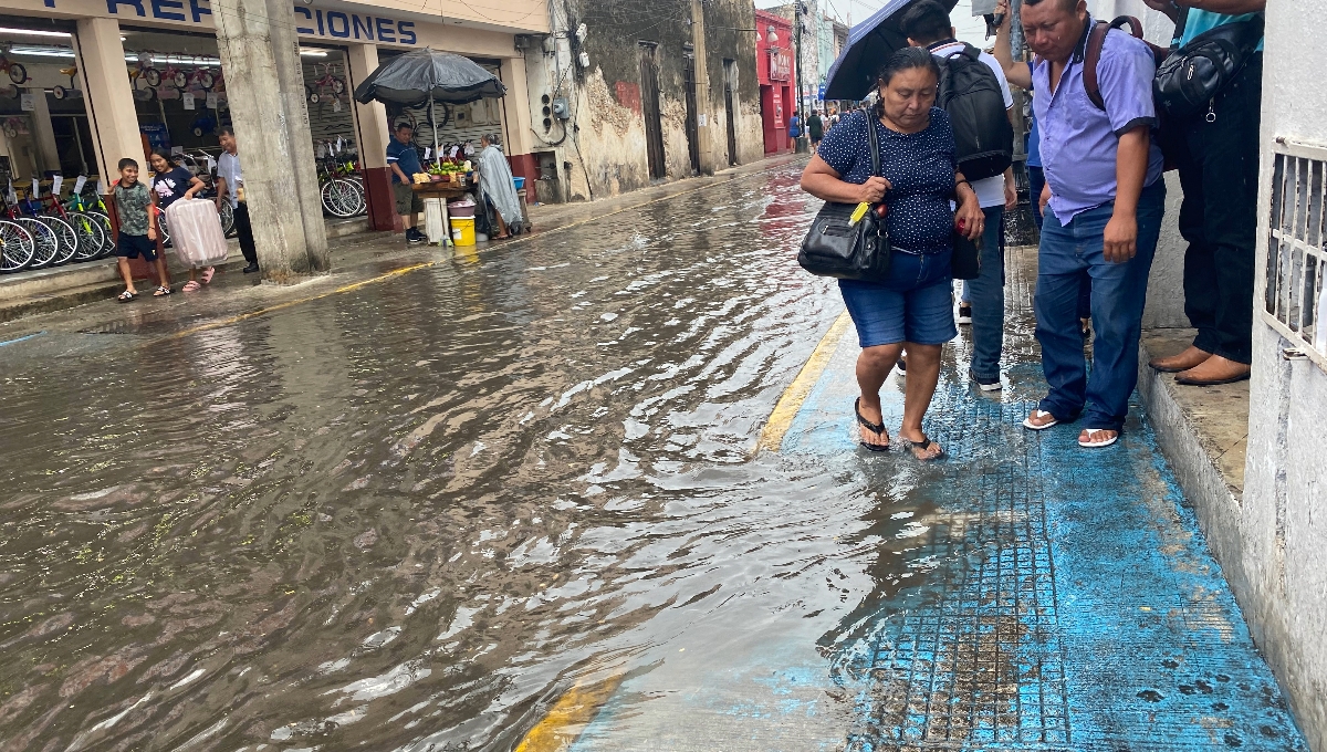 Las fuertes lluvias inundaron las calles de los dos municipios de Yucatán