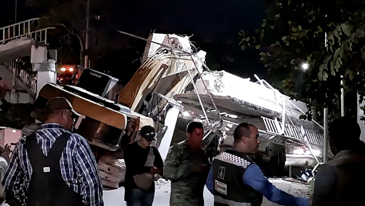 Reabren tramo Chetumal-Escárcega tras derrumbe de puente peatonal en Nicolás Bravo