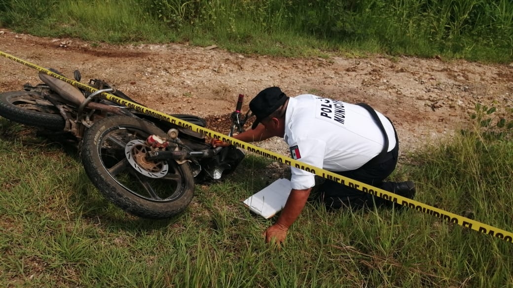 Dos campesinos lesionados al chocar su motocicleta en Hopelchén