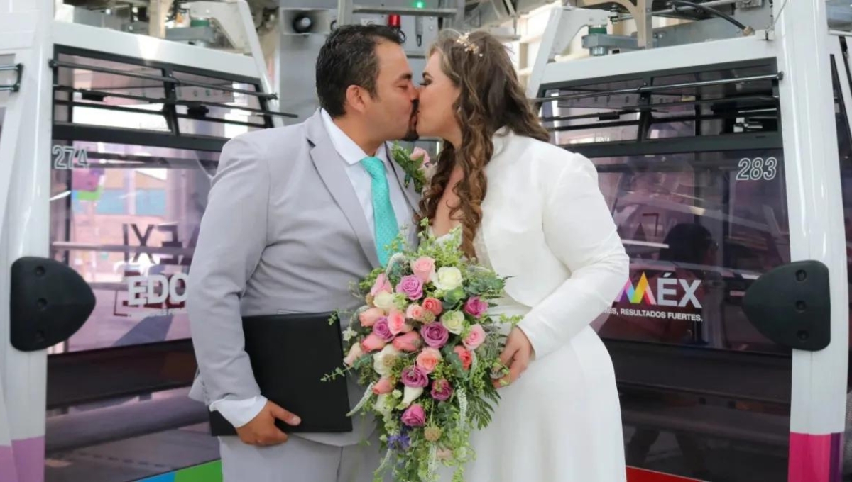 ¡Amor en las alturas! Pareja se da el sí a bordo del Mexicable en el Estado de México