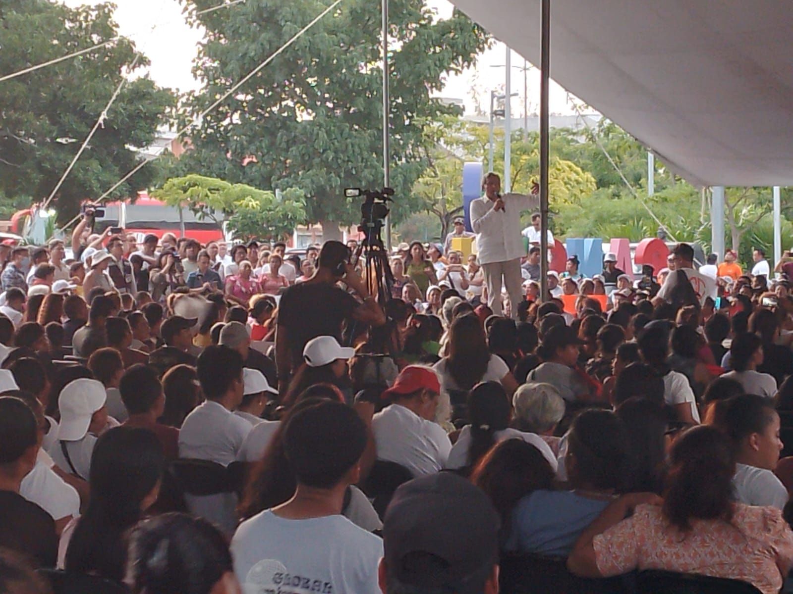 Adán Augusto López cierra gira en Quintana Roo con evento ante 2 mil personas en Cancún: EN VIVO