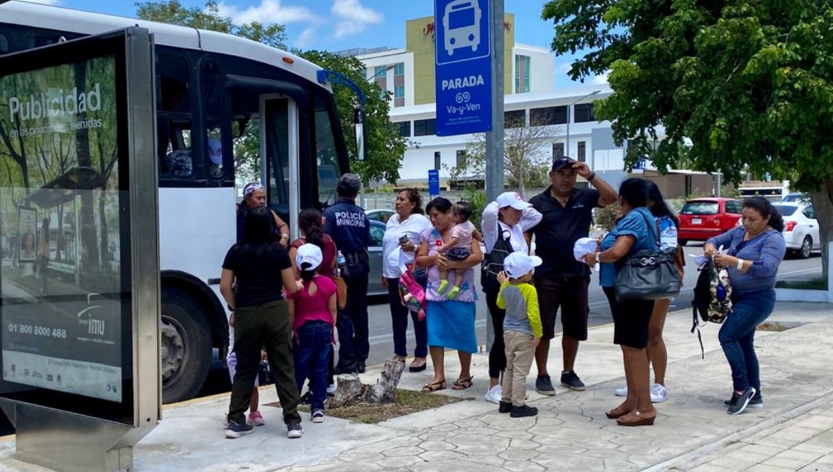 Renán Barrera acarrea personas de otros municipios de Yucatán para su Segundo Informe: EN VIVO