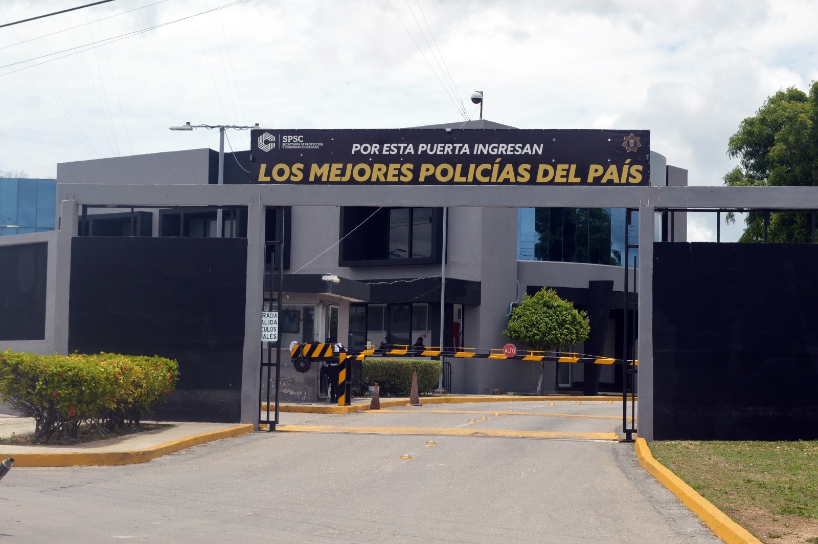 Suspenden a policías de Campeche por rapiñar un tráiler en Sabancuy