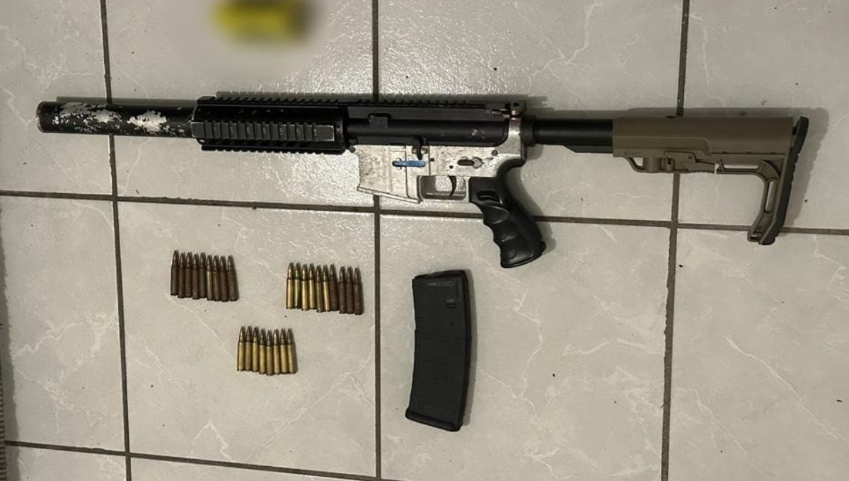Decomisan armamento y drogas en una casa de la Región 249 en Cancún