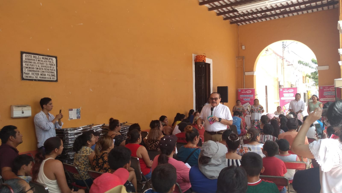 El político yucateco realiza visitas por municipios de la entidad