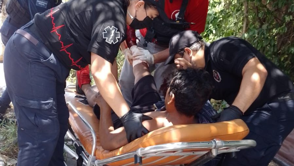 Asaltantes machetean a un automovilista en Paraíso Maya en Cancún