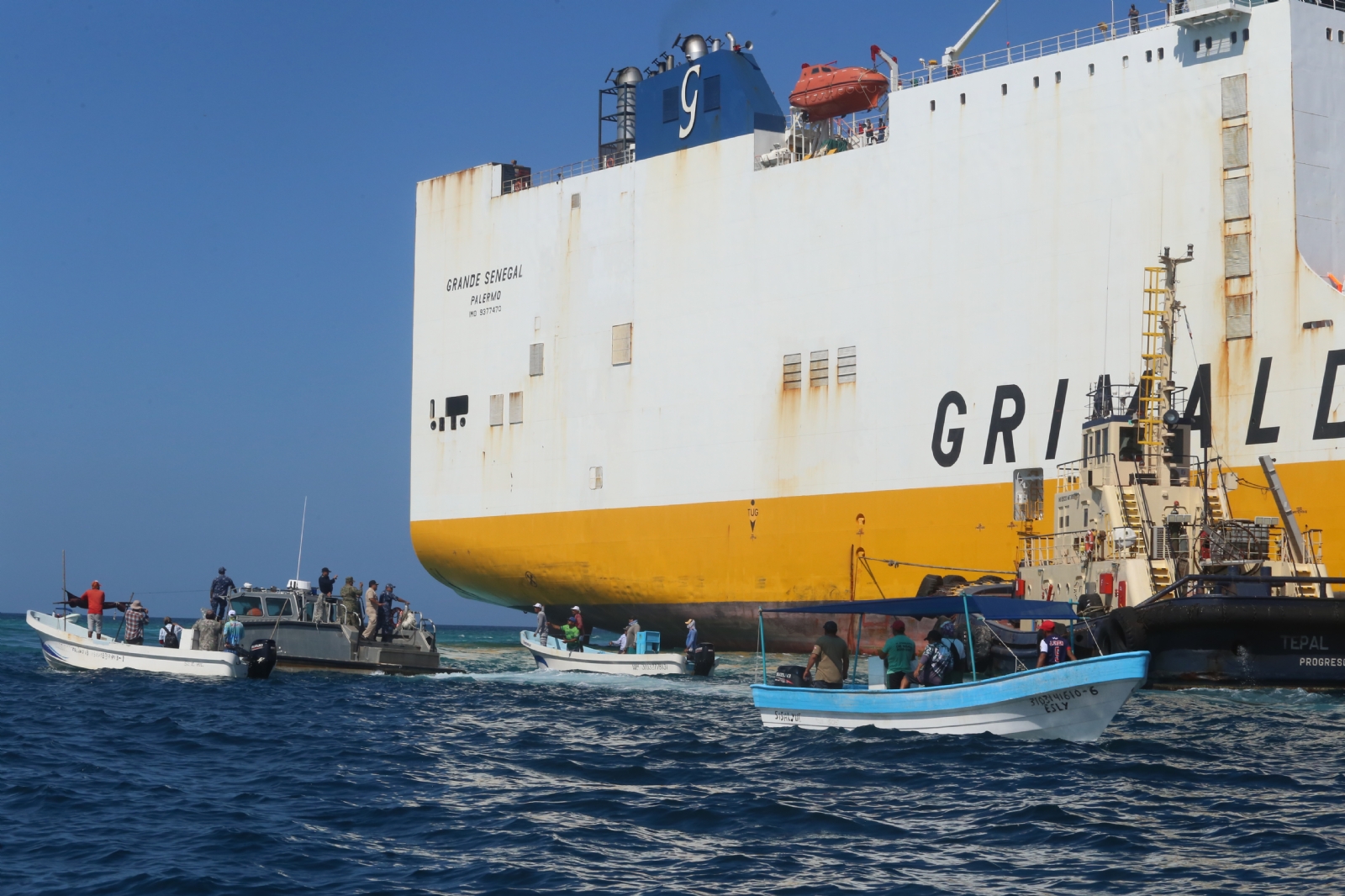 Caso del buque encallado en Sisal, Yucatán, continúa 'anclado' tras más de una semana
